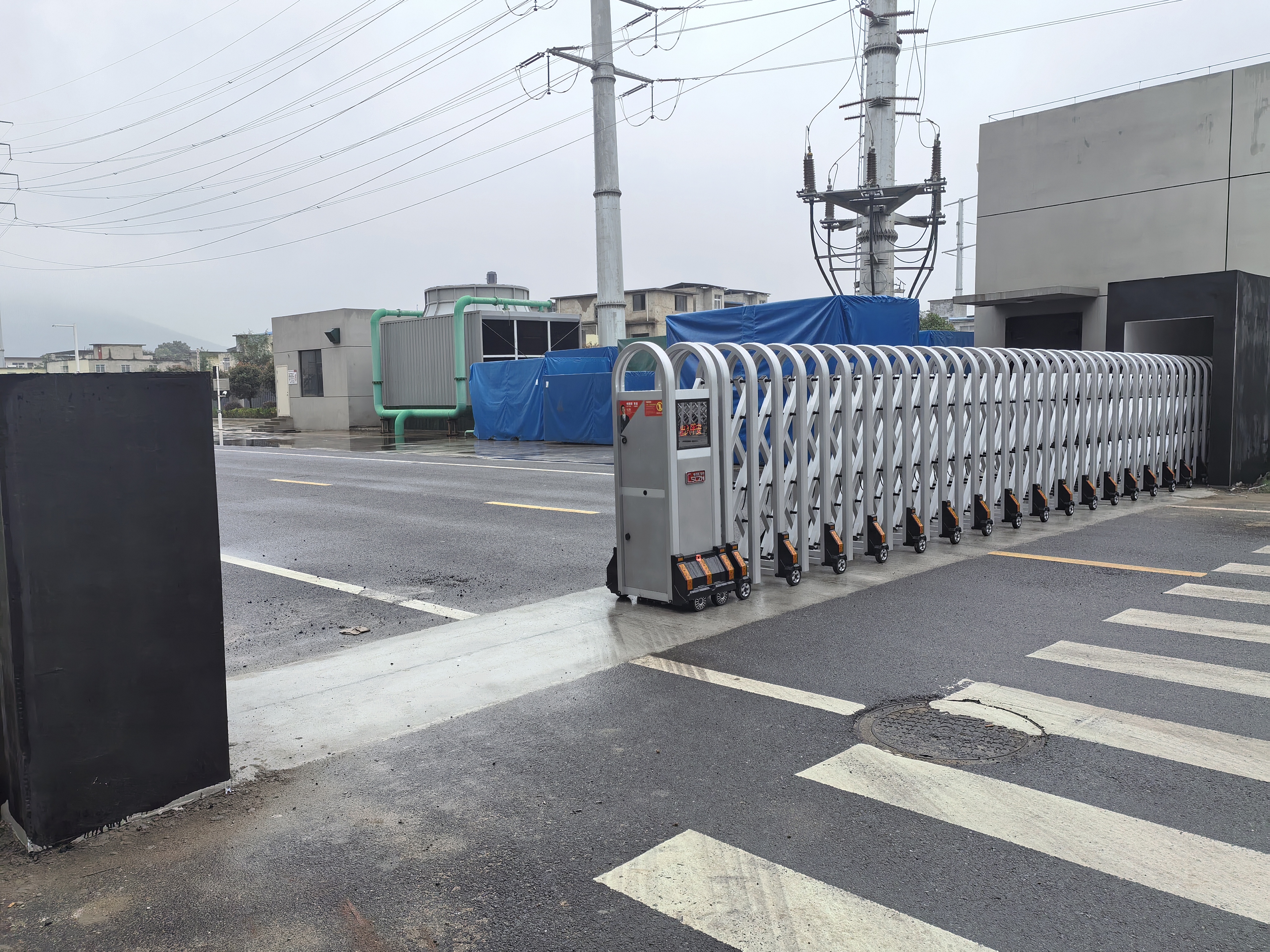 安装南阳电动伸缩门的三个注意事项