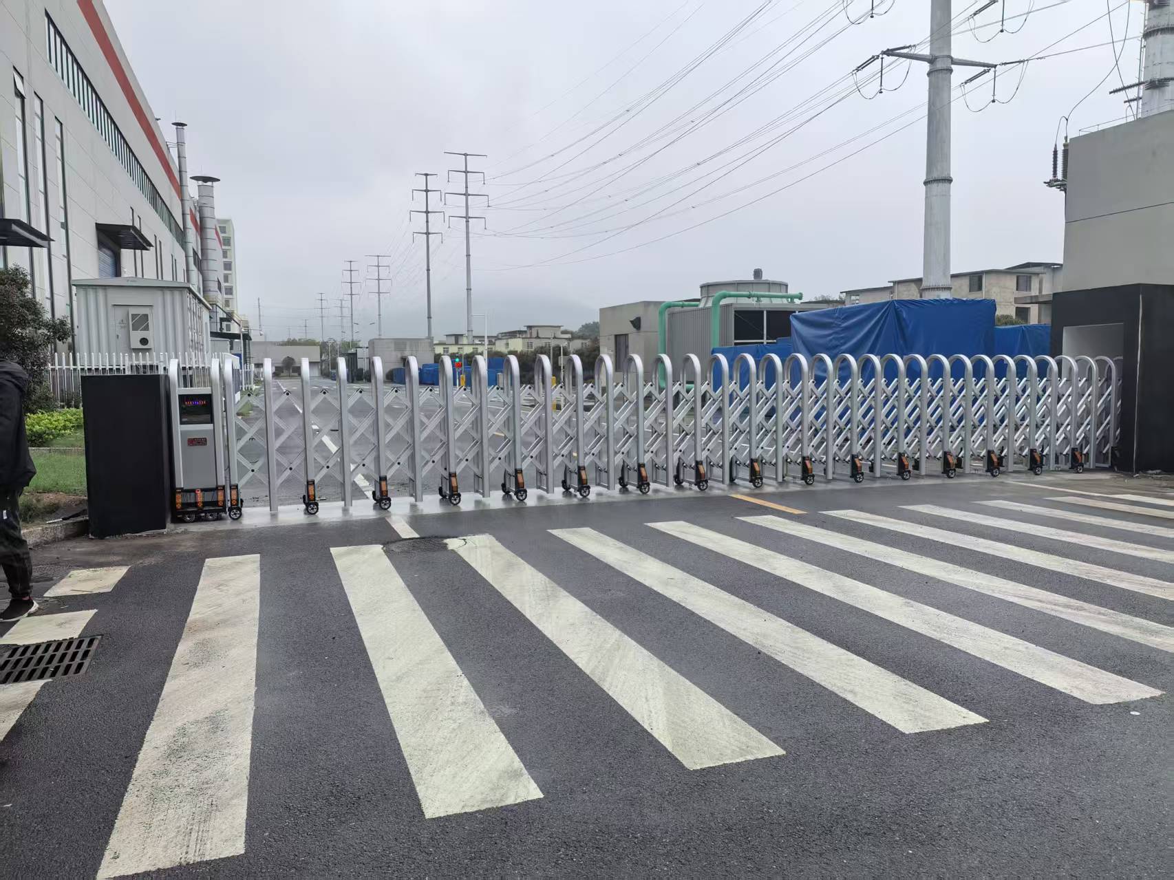 关于南阳伸缩门的滚轮构造你知道多少？