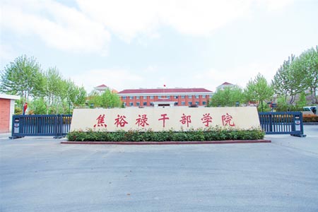 如何防范南阳电动伸缩门漏电，请务必做到以下几点